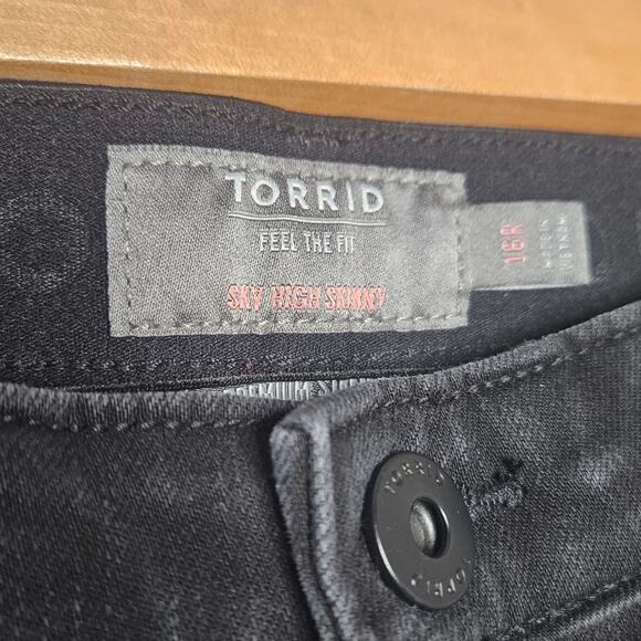 Torrid Sky High Skinny Black Distressed Jeans, sz 16R - Picture 3 of 5